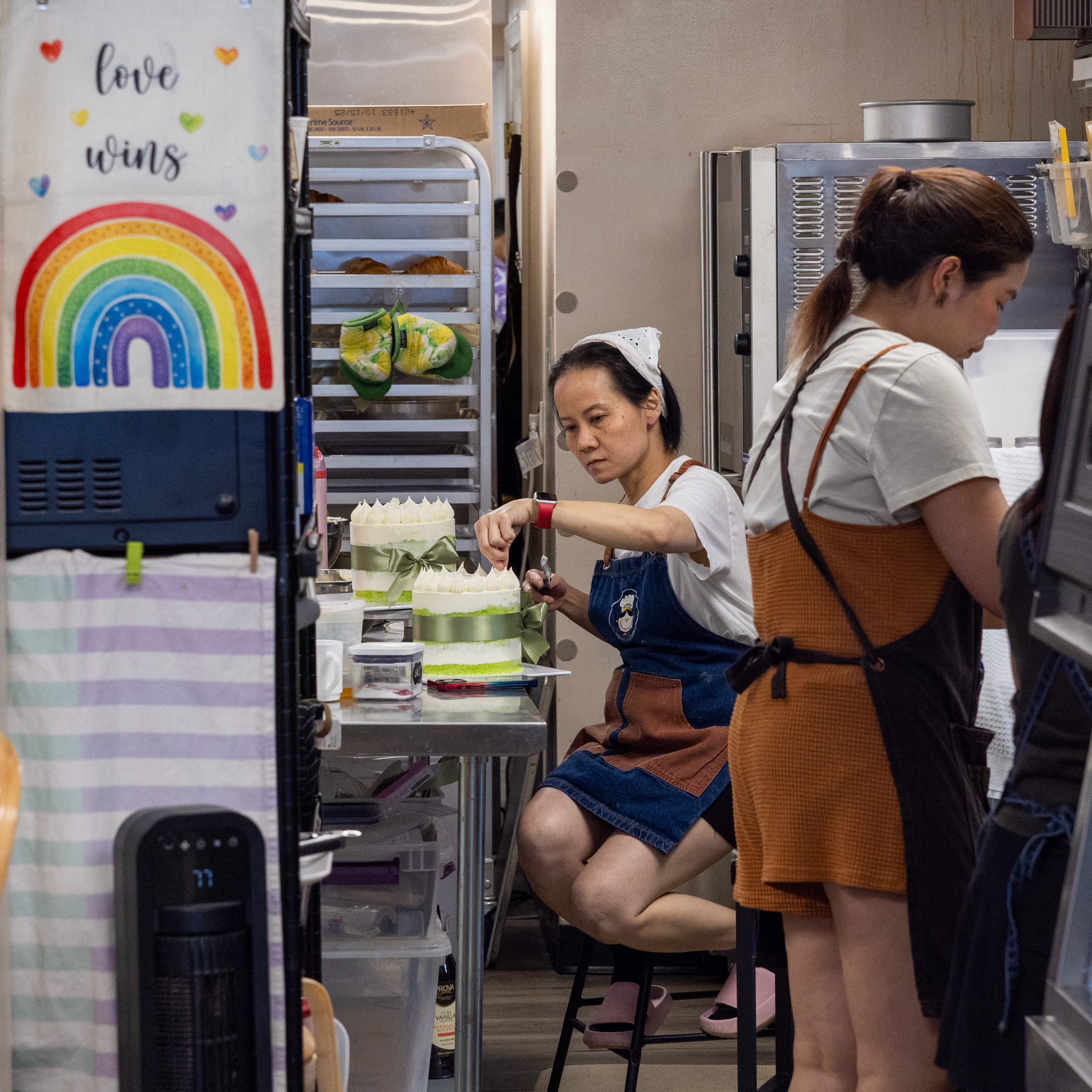 Specalized cake being made at Maprang, Union Square. (Photo: Carson Paradis)