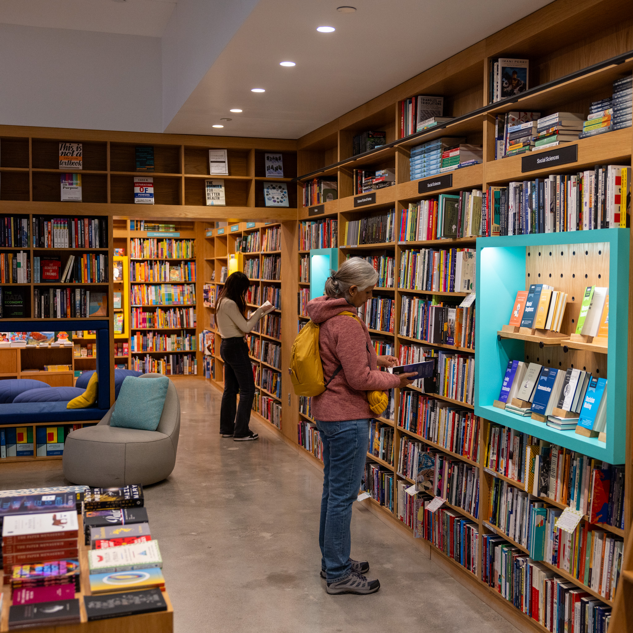 Two book browsers at the MIT Press. (Photo: Carson Paradis)