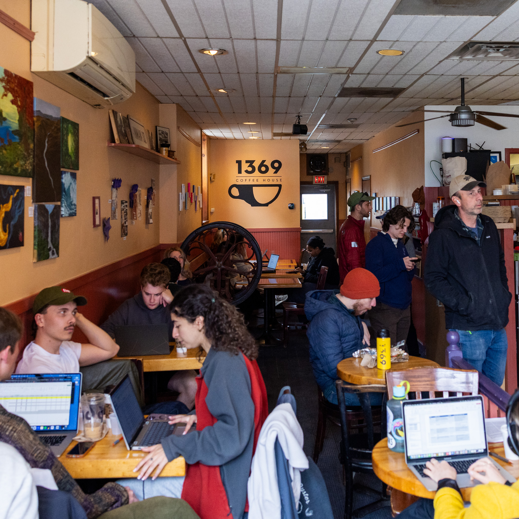 Inside of 1369 Coffee House Inman Square. (Photo: Carson Paradis)